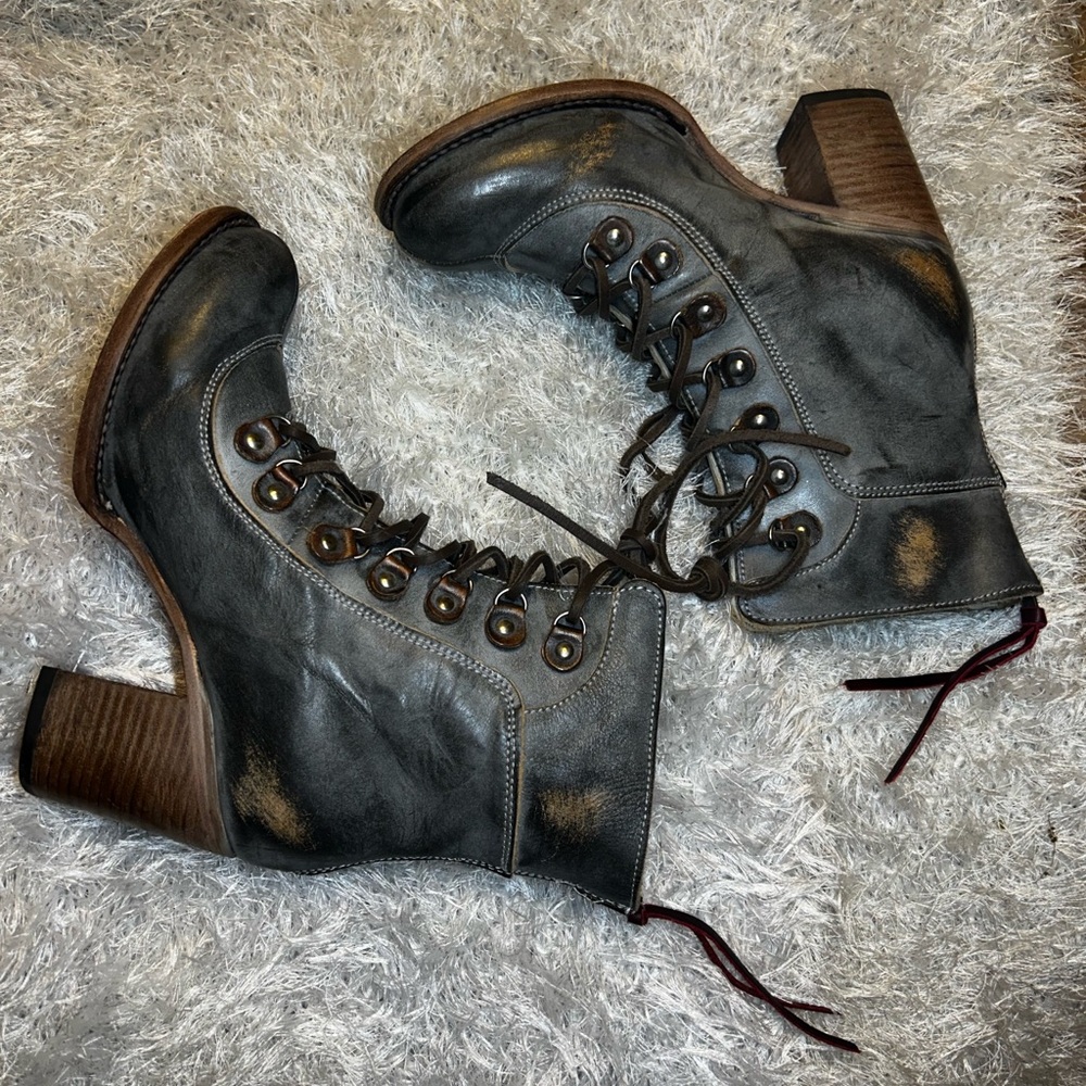 Freebird Stylish Gray Leather Ankle Boots - Picture 4 of 10
